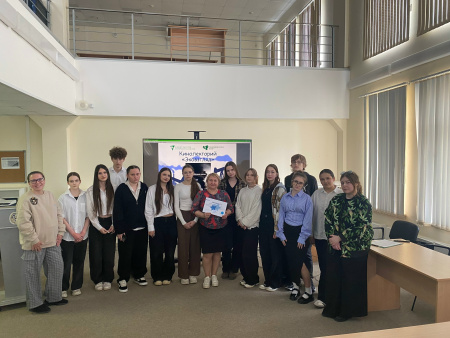 Сегодня прошло традиционное для нашей кафедры мероприятие - кинолекторий "Эковзгляд". 