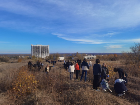 27 октября студенты-первокурсники ИЕН полным составом приняли участие в осенней уборке лесосеменного участка ВолГУ 27 октября студенты-первокурсники ИЕН полным составом приняли участие в осенней уборке лесосеменного участка ВолГУ