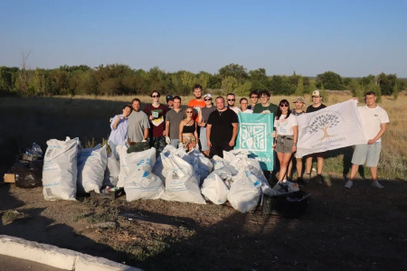 В дендрарии Федерального научного центра агроэкологии состоялся яркий экологический субботник-соревнование, организованный обществом Экоинициатива ВолГУ и фондом «ЭКОСФЕРА»!