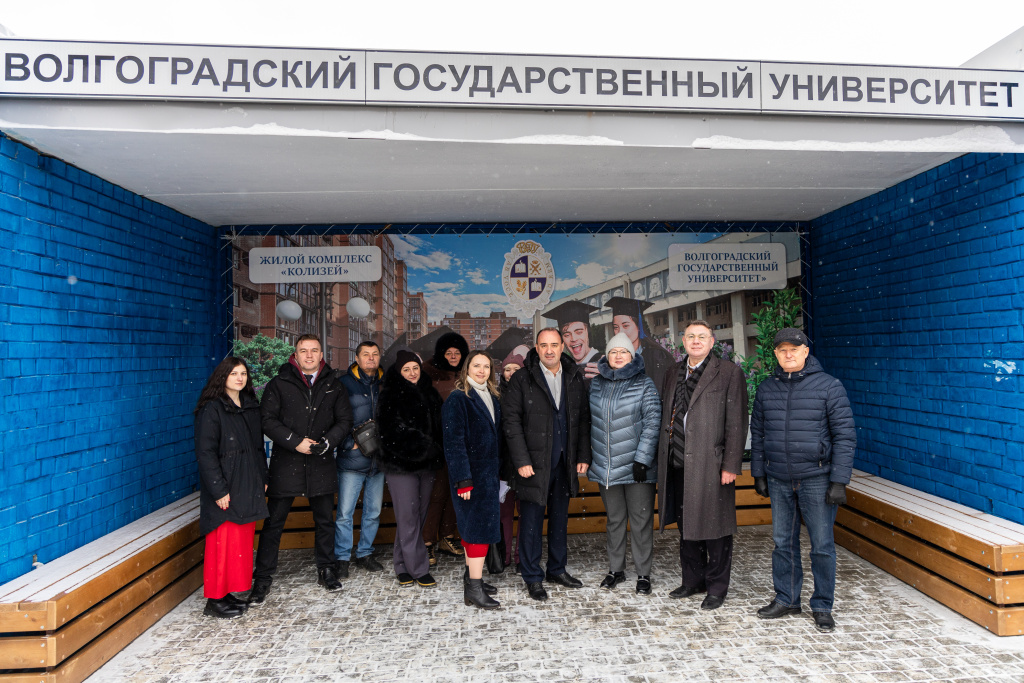 Обновили остановку общественного транспорта ВолГУ
