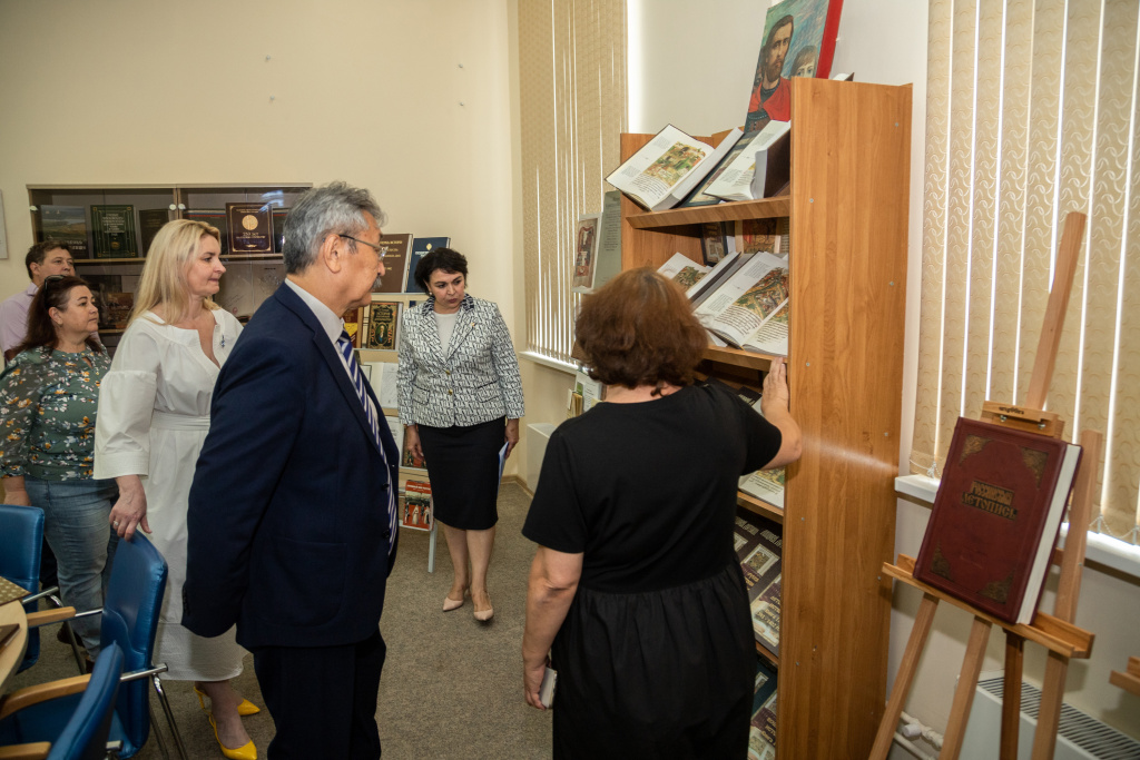 Научной библиотеке ВолГУ торжественно присвоено имя О.В. Иншакова