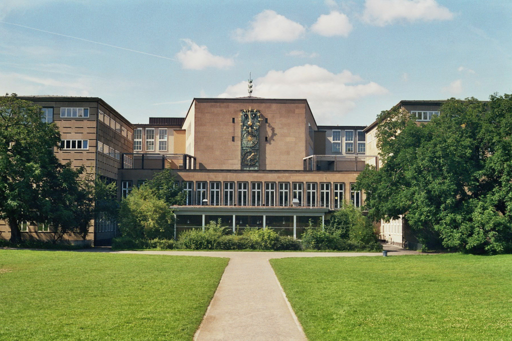 Universitat_zu_Köln_Hauptgebäude_ost.jpg