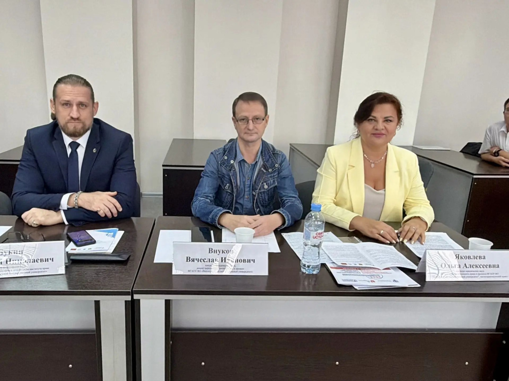 Преподаватели ВолГУ обсудили трансформацию высшего образования с помощью искусственного интеллекта (1).jpg