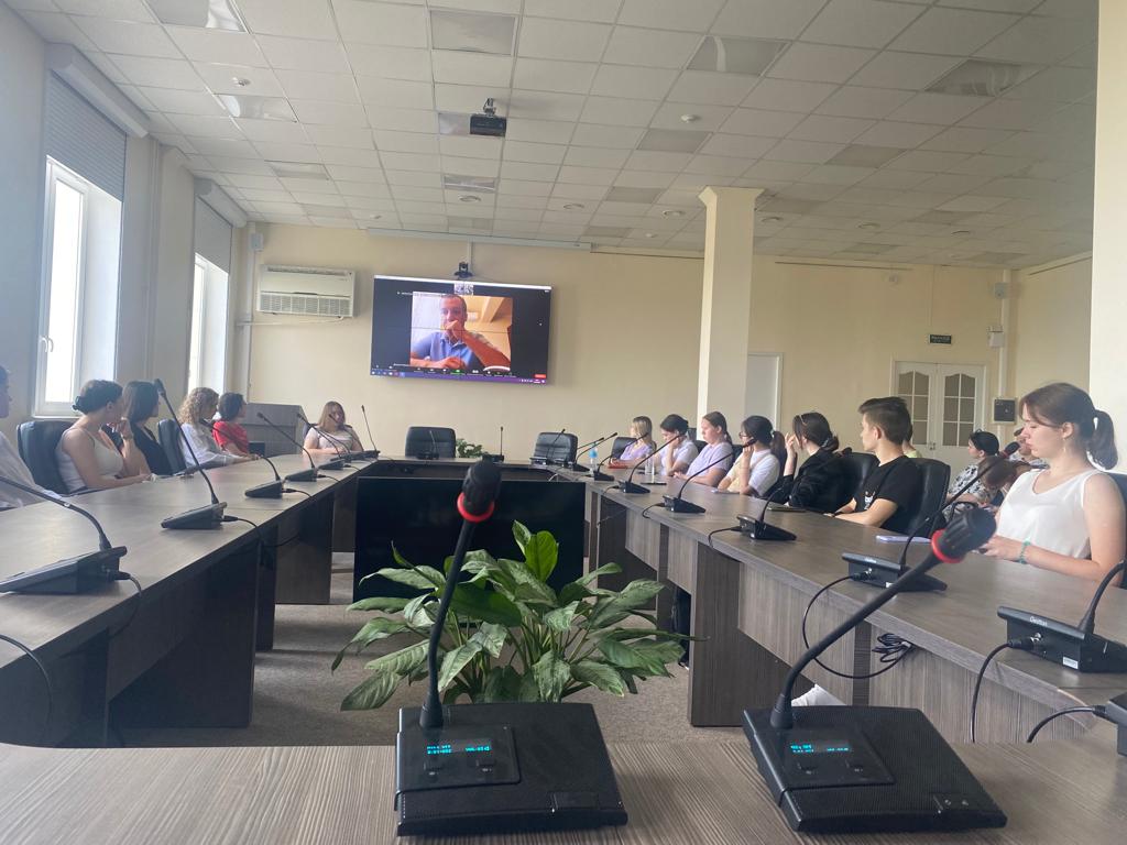 Преподаватель Российско-армянского (Славянского) университета прочел онлайн-лекцию в Центре общественной дипломатии ВолГУ