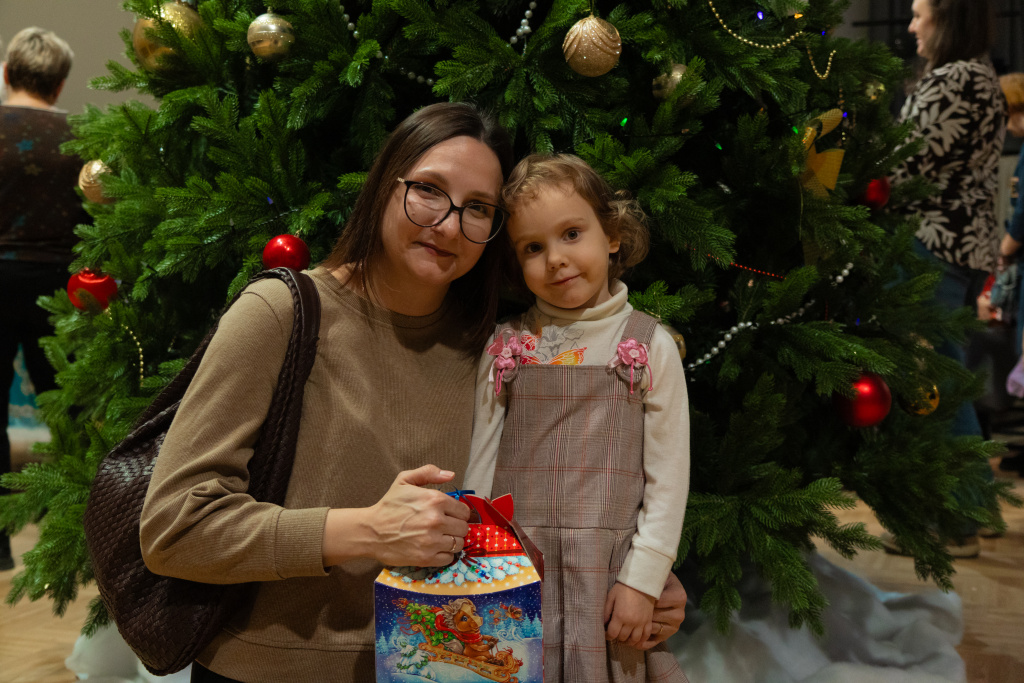 Профком ВолГУ дарит новогоднее настроение