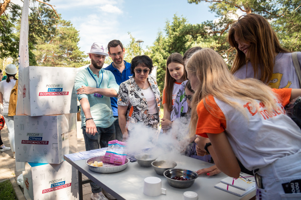 День молодёжи ВолГУ встретил на городском фестивале «ТриЧетыре» 