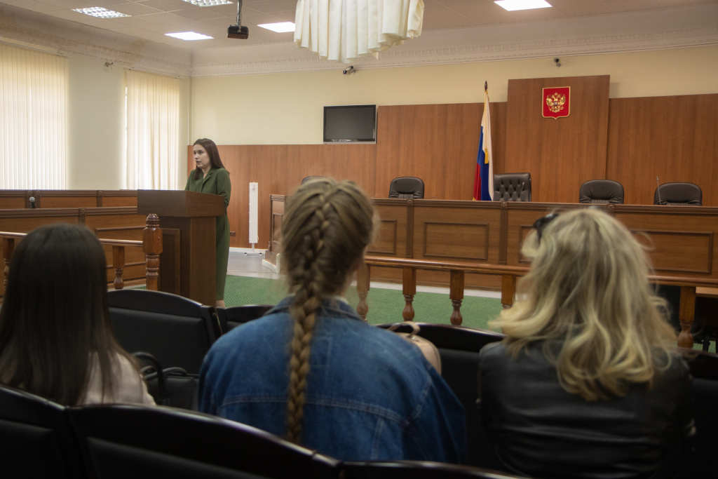 Студенты-юристы ВолГУ посетили Волгоградский областной суд