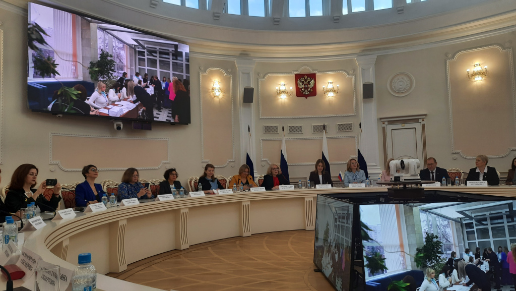 Победителей Всероссийского конкурса "Золотые Имена Высшей Школы" наградили в День преподавателя высшей школы