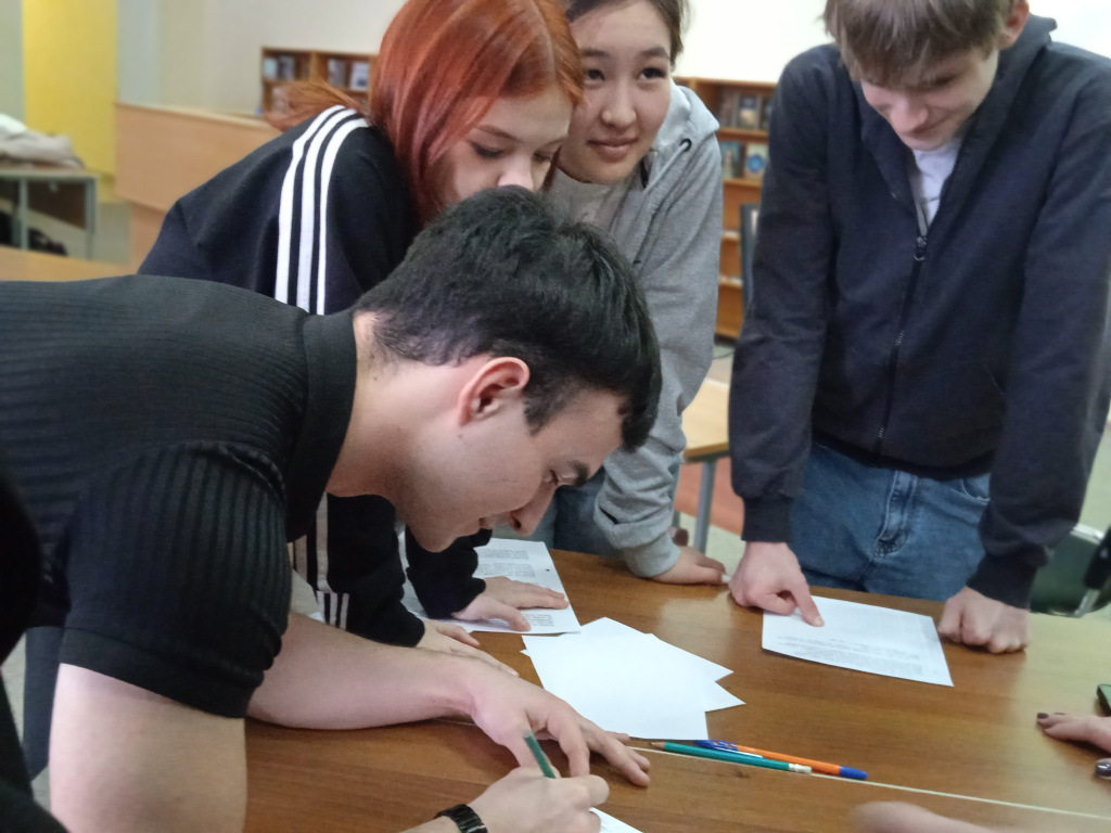 Студенты приняли участие в заседании Книжного клуба, посвященном Всемирному дню писателя