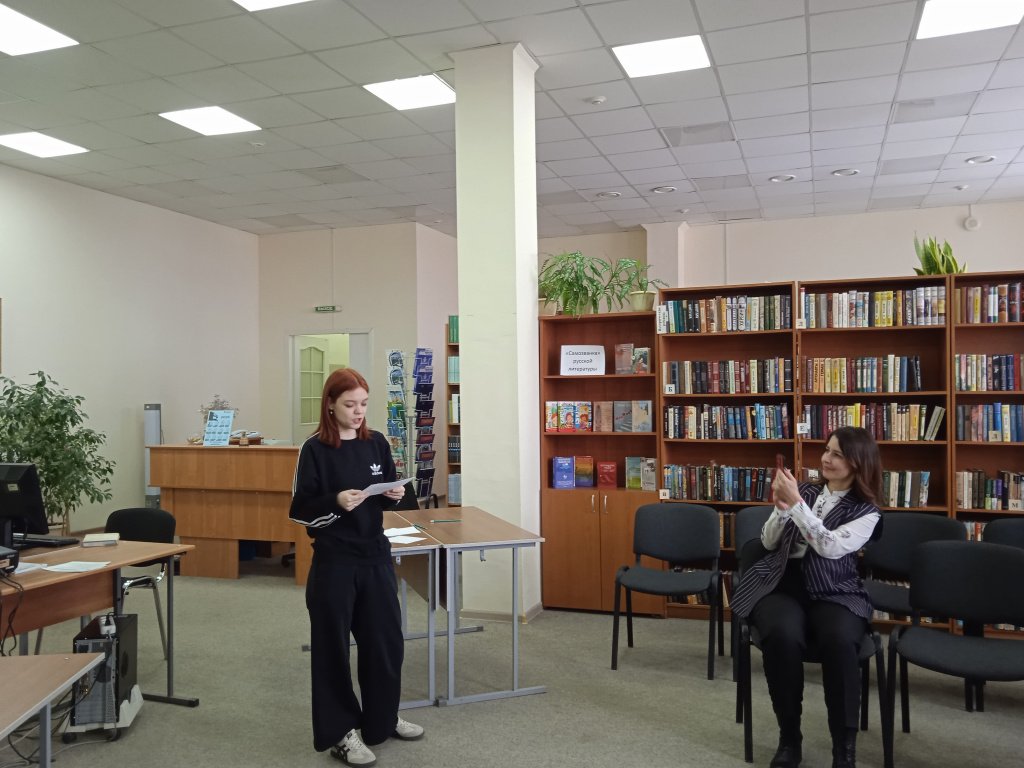 Студенты приняли участие в заседании Книжного клуба, посвященном Всемирному дню писателя