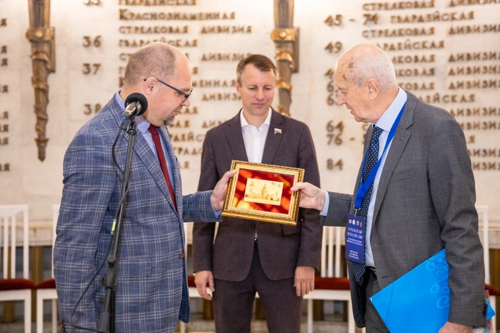 Гости ВолГУ – представители вузов евразийского пространства передали редкие книги в Музей-панораму Сталинградской битвы