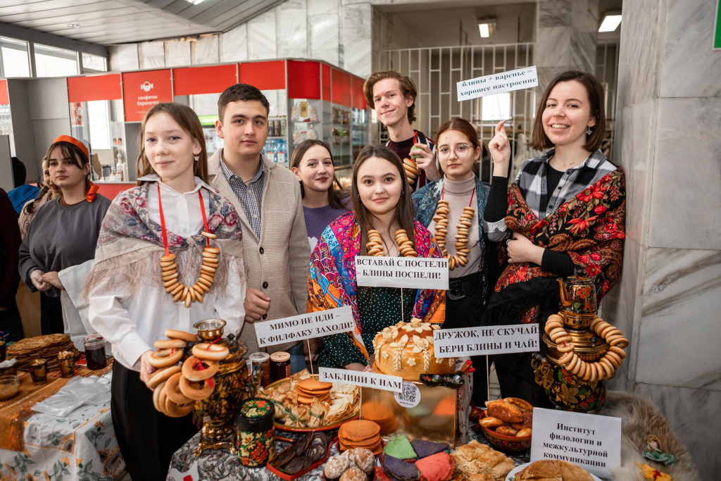 Где проходит масленица в кирове. Масленица Волгоград. Масленица фото. Лицо Масленицы. Масленица прошла.