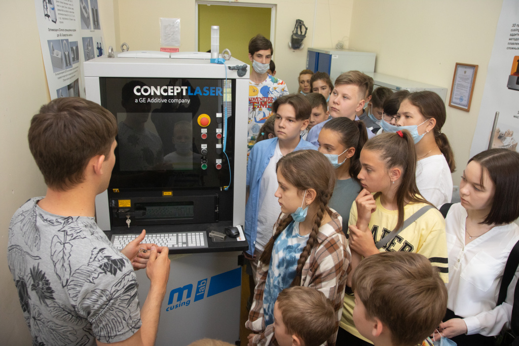 Дом научной коллаборации ВолГУ организовал экскурсию для школьников 