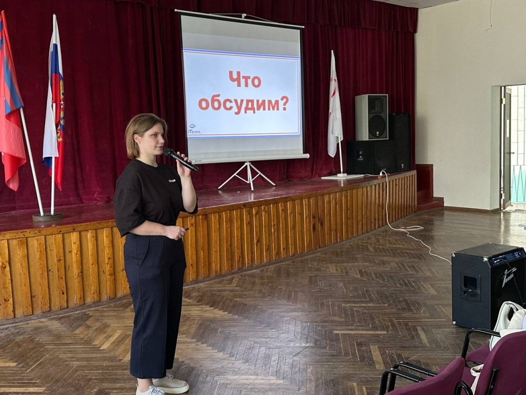 Преподаватели ВолГУ рассказали старшеклассникам об особенностях ЕГЭ в 2026 году