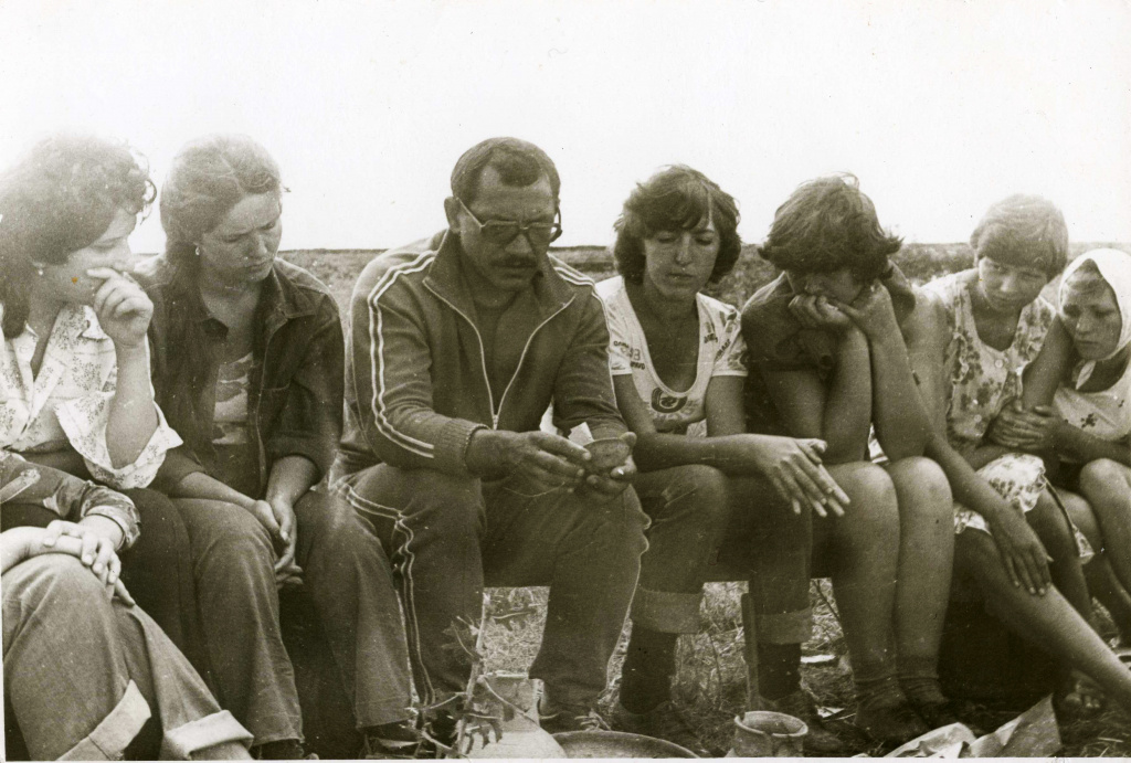 Лето 1981 г. А.С. Скрипкин и студенты первого набора (И-801, И-802) первая археологическая практика Краснодарский край .jpg