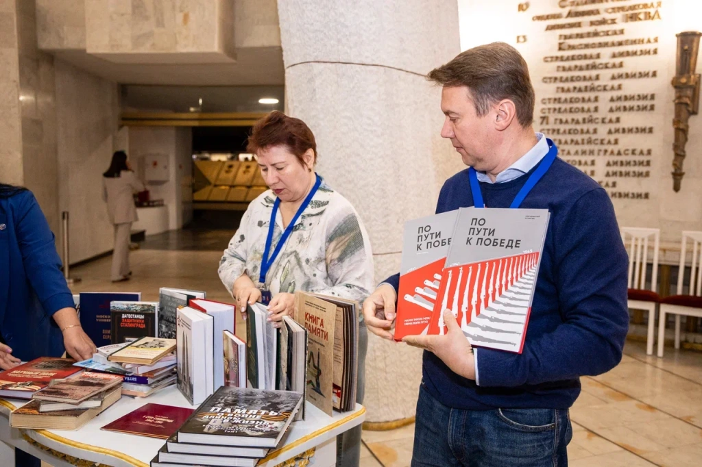 Гости ВолГУ – представители вузов евразийского пространства передали редкие книги в Музей-панораму Сталинградской битвы
