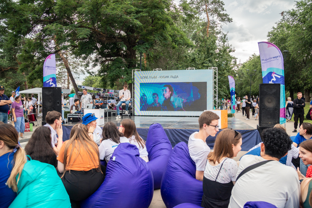 VolSU celebrated Youth Day at the city festival TriChetyre_05.jpg