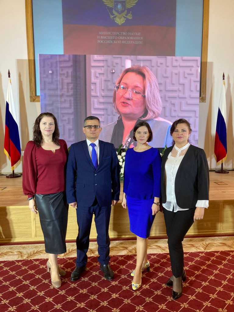 Победителей Всероссийского конкурса "Золотые Имена Высшей Школы" наградили в День преподавателя высшей школы