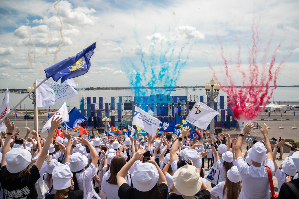 VolSU celebrated Youth Day at the city festival TriChetyre_01.jpg